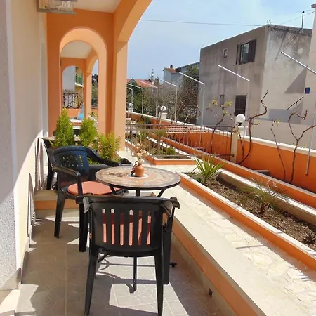 شقة 11228d Sućuraj